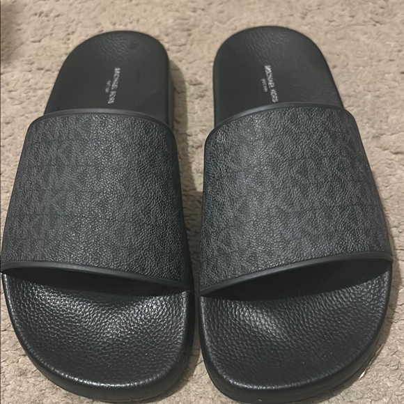 Woman’s 11 Michael Kors  Black Slide Sandals - Picture 1 of 4